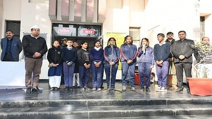 Republic Day 2024: उत्तराखंड में गणतंत्र दिवस की धूम, देशभक्ति में डूबी देवभूमि; तस्वीरों में देखें खास झलक Republic day 2024 india: Republic Day celebration in Uttarakhand