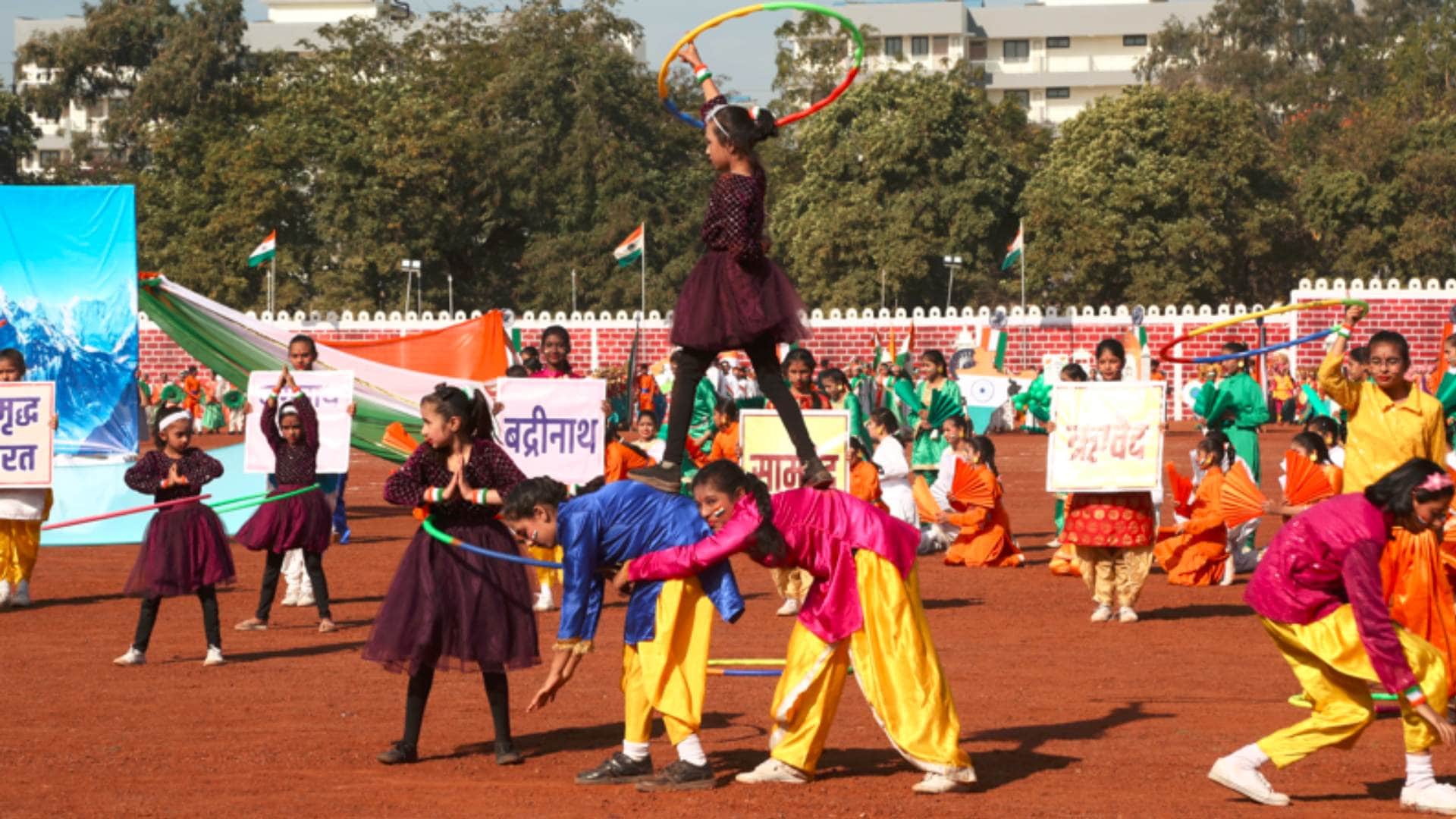 Republic Day: Governor Mangubhai Patel hoisted the national flag at the state level function