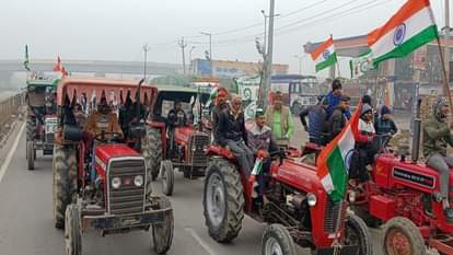 ट्रैक्टर के साथ तिरंगा यात्रा