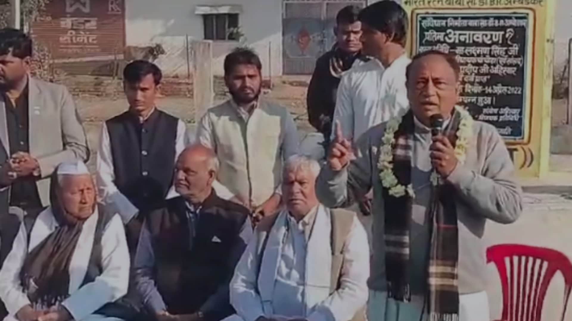 लक्ष्मण सिंह कांग्रेस के एक कार्यक्रम को संबोधित कर रहे थे।