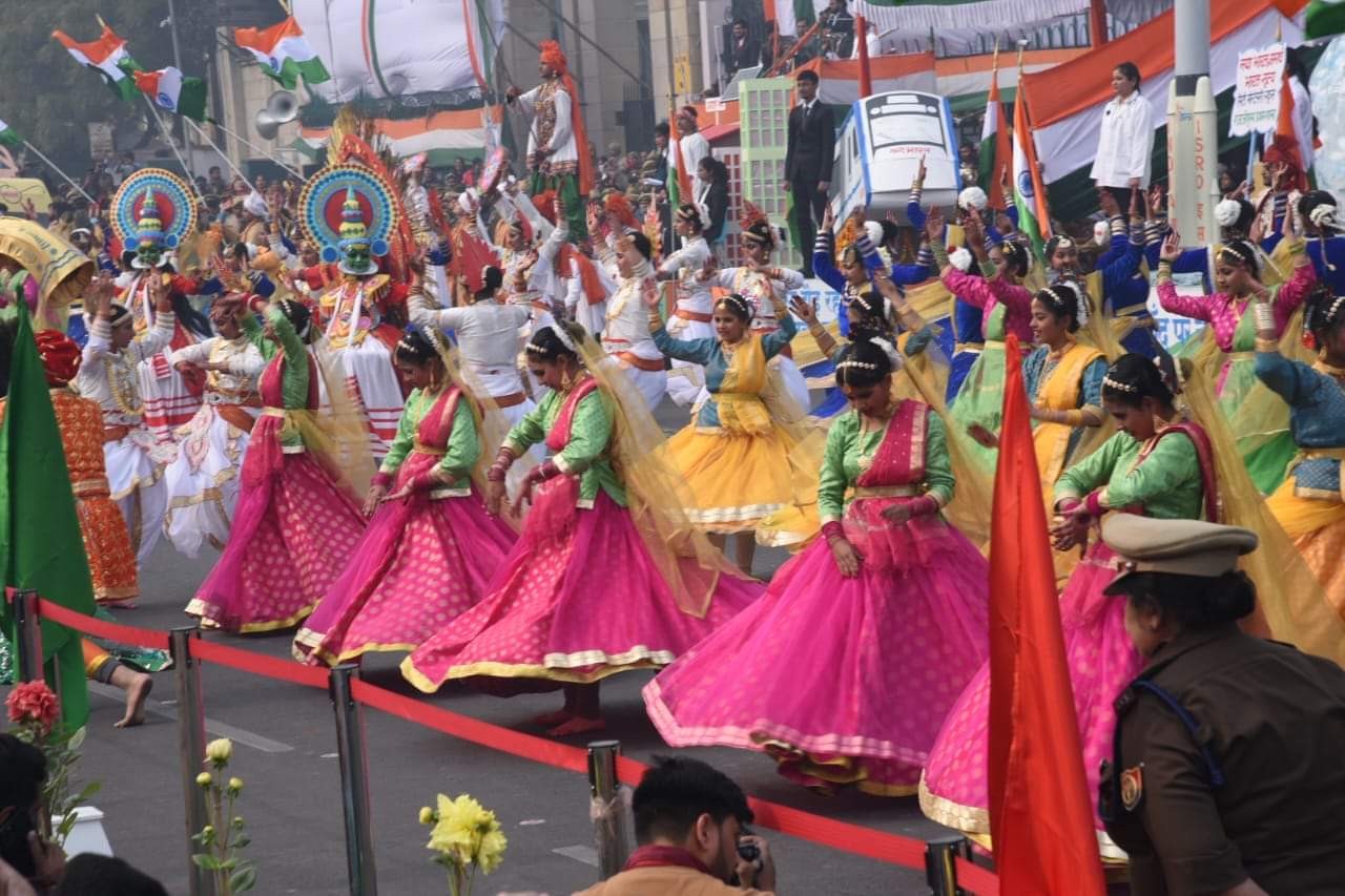 Republic Day in UP: Tableau of Ram temple captivated the mind, colors of different cultures were seen