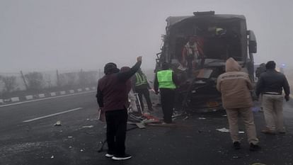 Sleeper bus rams into vehicle ahead on Lucknow Expressway Due to fog driver dies many passengers injured