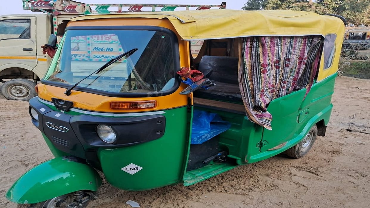 Auto driver molested school girl in Budaun
