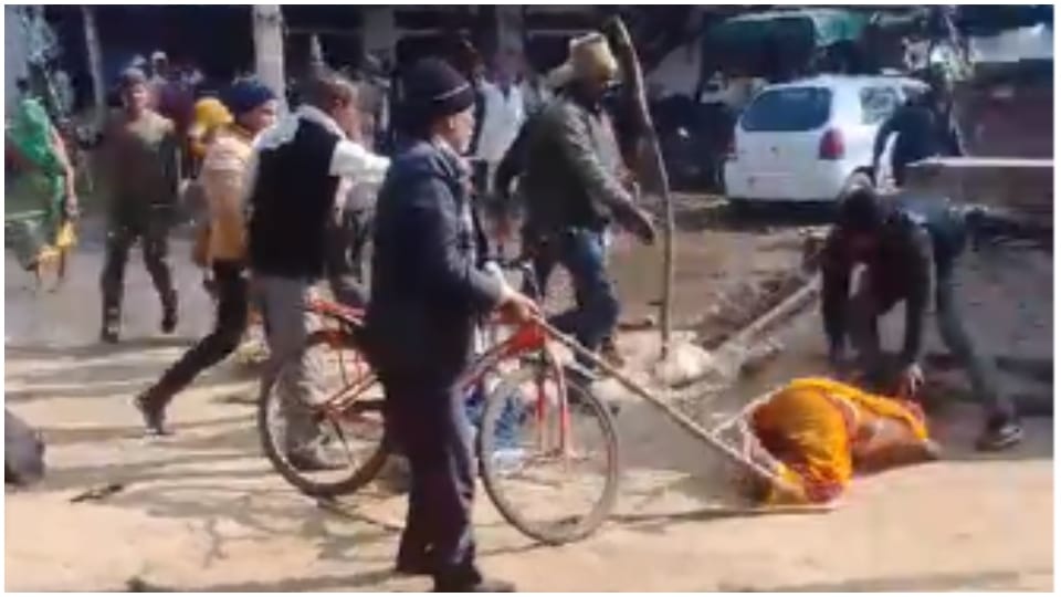 Bloody clash between two parties in Dholpur four women injured