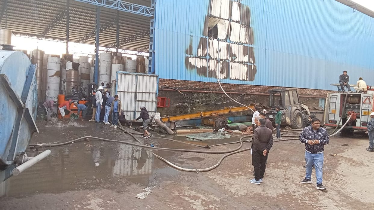 Shamli: Massive fire breaks out in former MLA's paper mill, loss of Rs 20 lakh