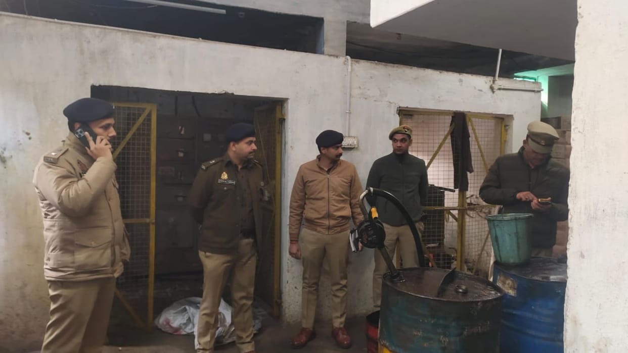 Robbery in transformer factory in Chinhat Lucknow.