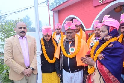 Basti News:100 वर्षों से जंगलों में उपेक्षित थे, मुख्यमंत्री की वजह से ध्वजारोहण के लिए आए Neglected in the forests for 100 years, came for flag hoisting because of the Chief Minister