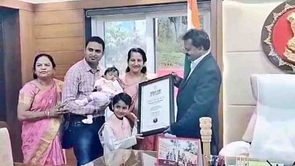 Chhindwara: Father made world record by preparing 36 documents of one and a half month old daughter