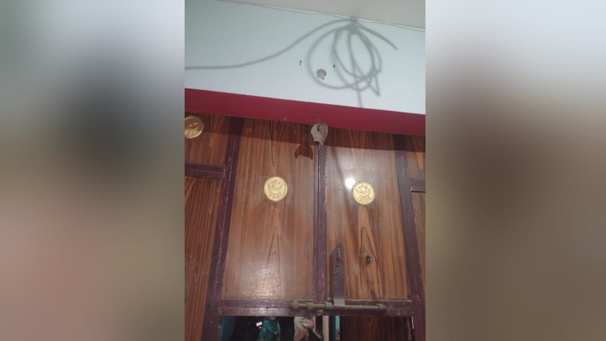 Miscreants opened fire on house of Taufiq in Mainaputhi village of Meerut and family in panic