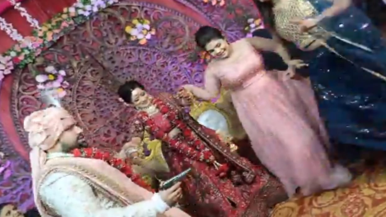 The groom danced with a pistol, video went viral