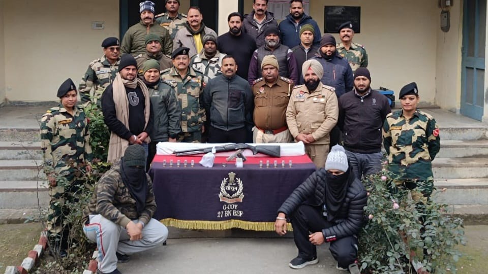 Punjab: Heroin and weapons found from two houses in Gurdaspur in joint raid of BSF-STF