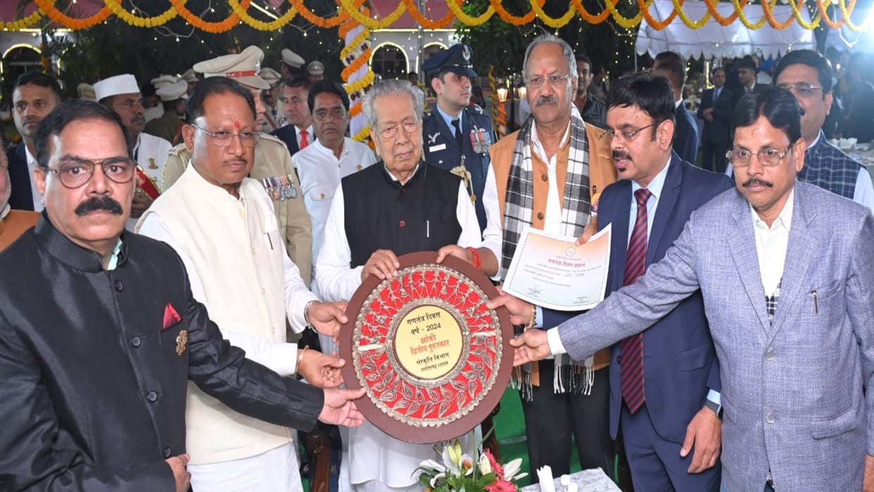 Chhattisgarh: Welcome ceremony concluded at Raj Bhavan, Village Industries Department got first price