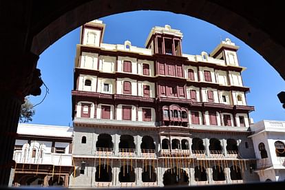 Indore: Tourists will be able to go up to the sixth floor of Rajwada, a museum based on Ahilya Devi will be bu