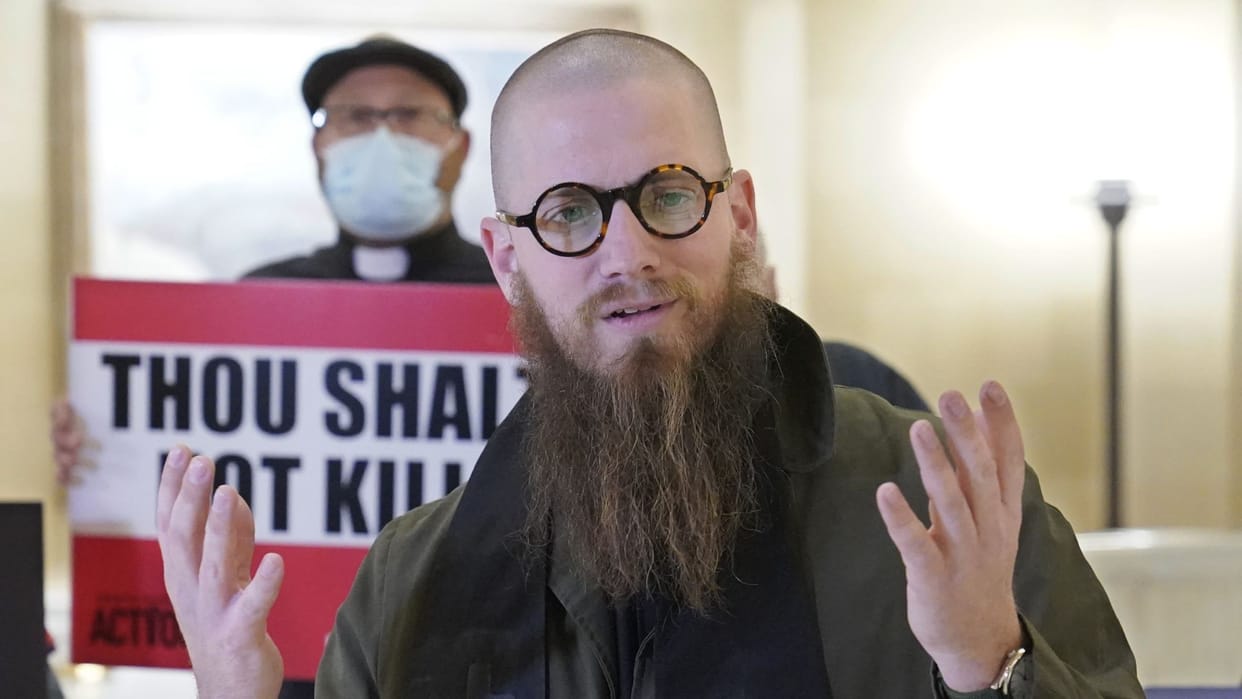 Witness priest tells kenneth smith nitrogen gas execution horror show in alabama