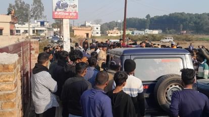 Dehradun: गौशाला का वीडियो बनाने पर विवाद...आश्रम में तोड़फोड़ करने के आरोप में महिला और साथी गिरफ्तार Woman and her companion arrested for vandalizing ashram dispute over making a video of the cow shed Dehradun