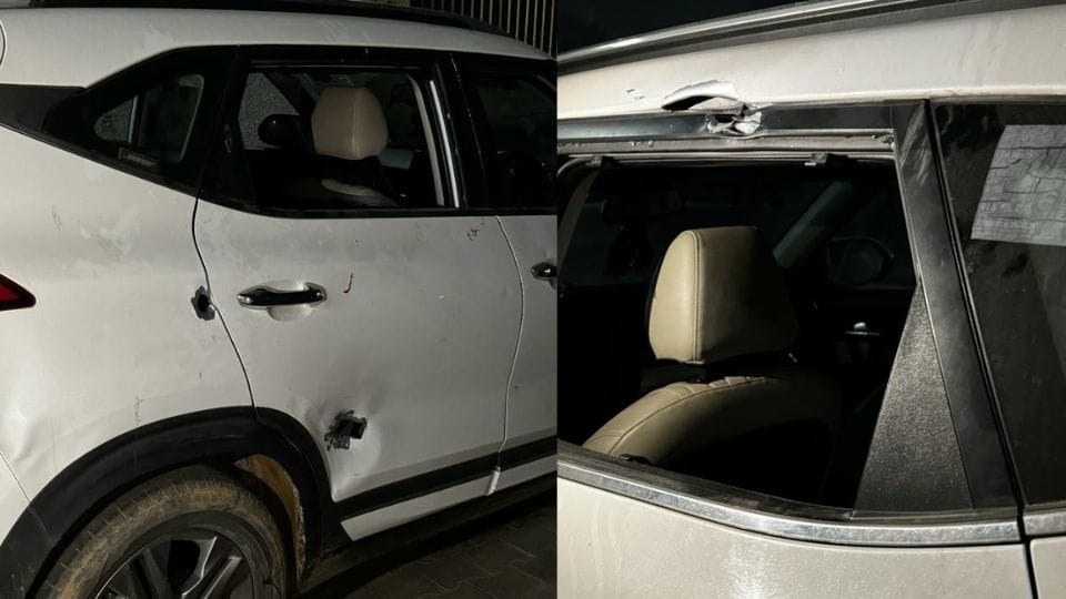Firing took place between two car-riding youths in bulandshahr
