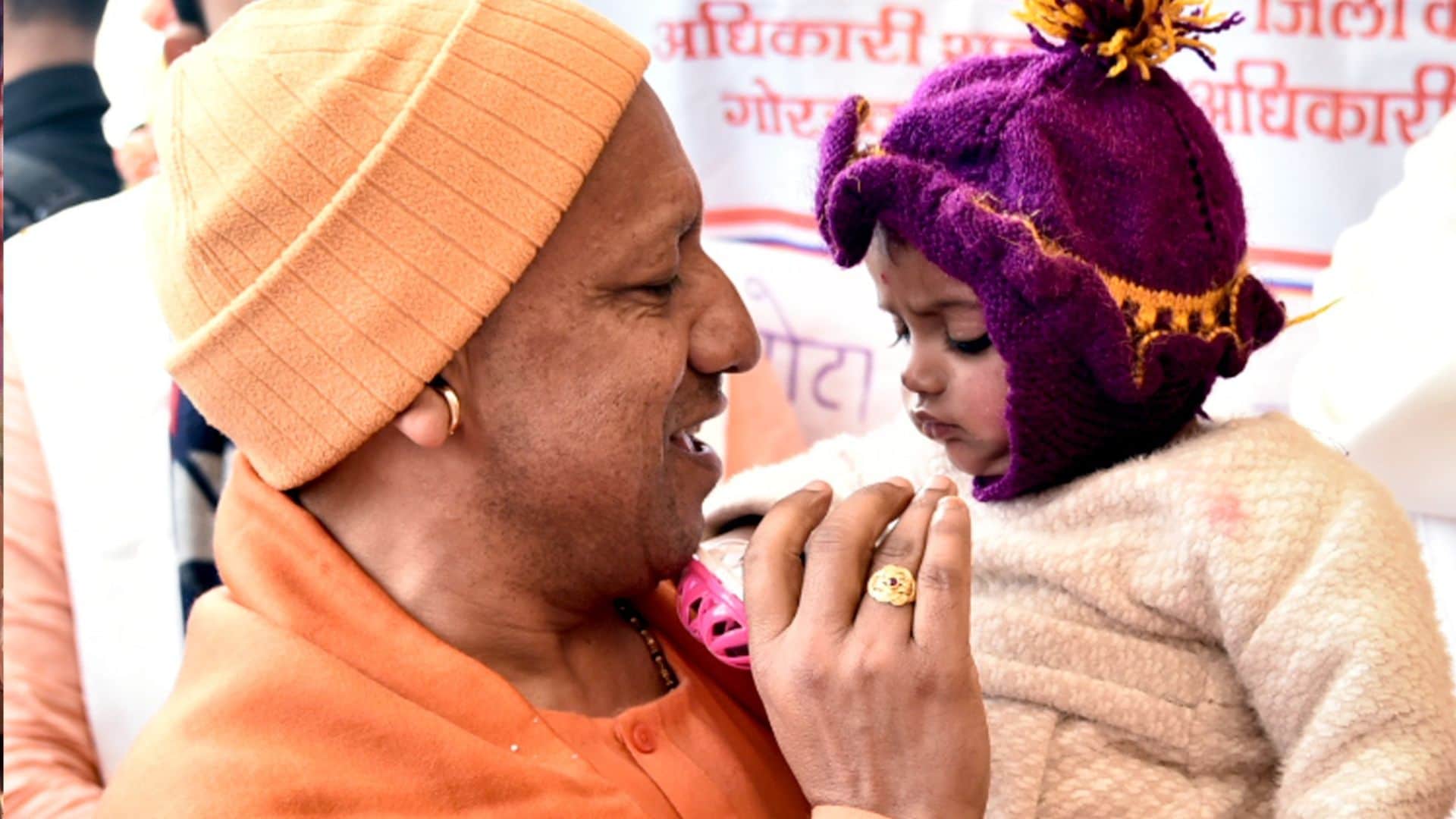 Chief Minister Yogi's big gift to sanitation workers, accident insurance up to Rs 10 lakh