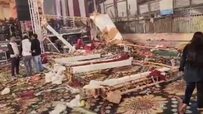 कालकाजी मंदिर में गिरा स्टेज