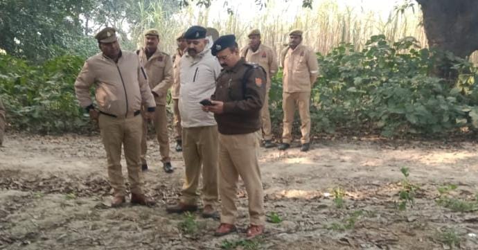 Half burnt body of youth found hanging from barbed wire, DNA test will be done with nails