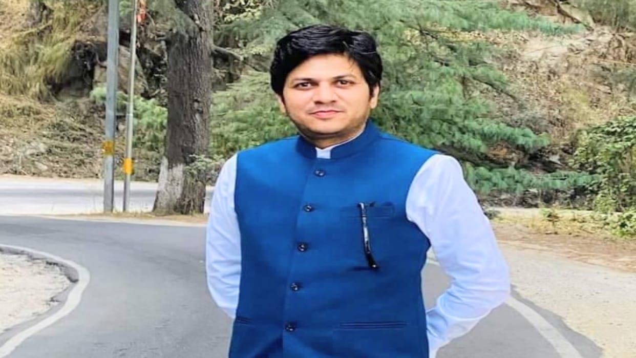 himachal fancy number auction: MLA Deepraj took HP 30B 0001 number for 12.5 lakhs.