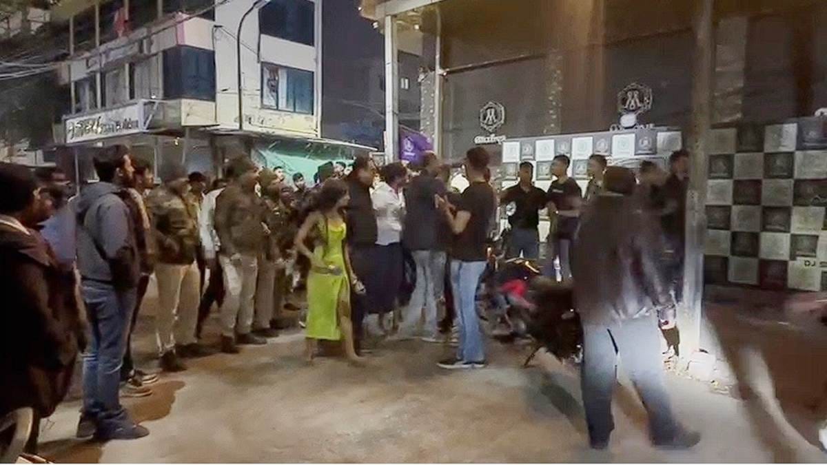 Indore: Controversy over touching a girl during dance, military officers vandalized the pub