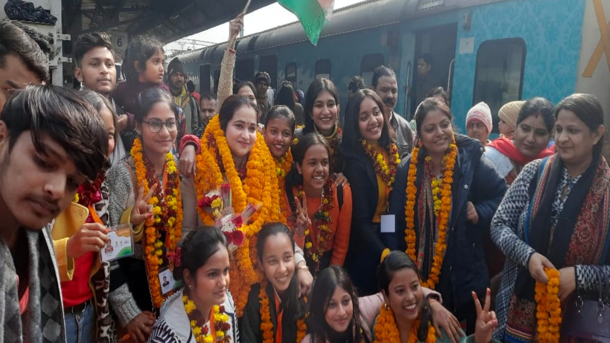 Dancer Sapna and her team were given a warm welcome on their return from duty.