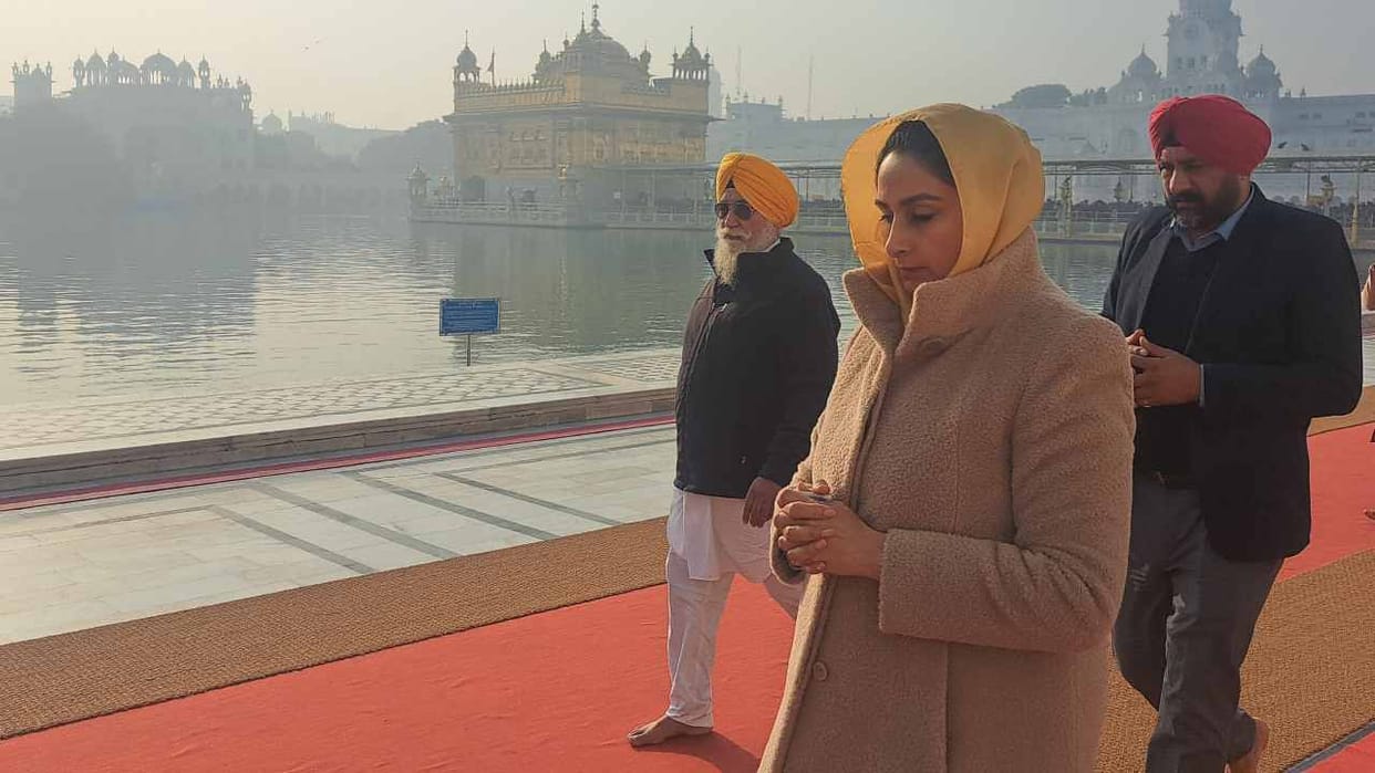 Harsimrat Kaur Badal paid obeisance at Sri Harmandir Sahib