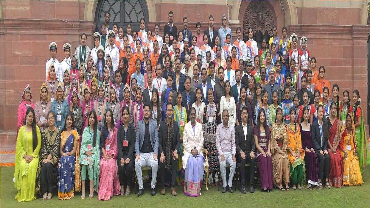 Chhattisgarh tableau Artists met to President Draupadi murmu in new delhi