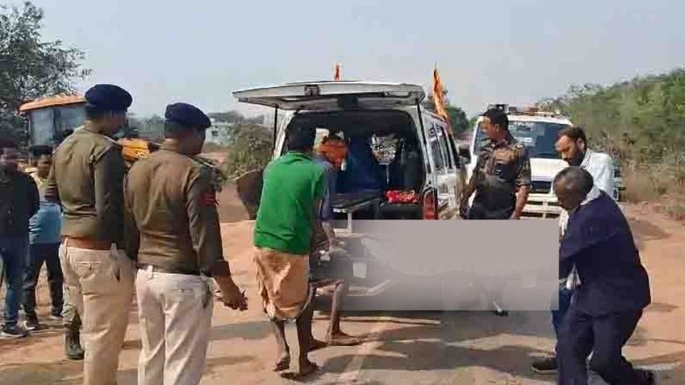 young man killed by ax attack in broad daylight in Raigarh