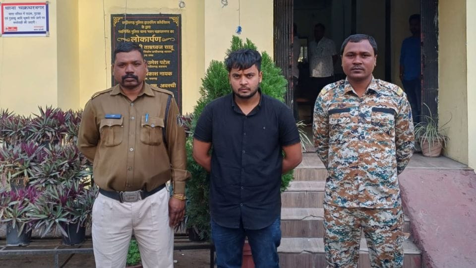 Police arrested accused who misdeed girl by inviting her friend birthday party in Raigarh