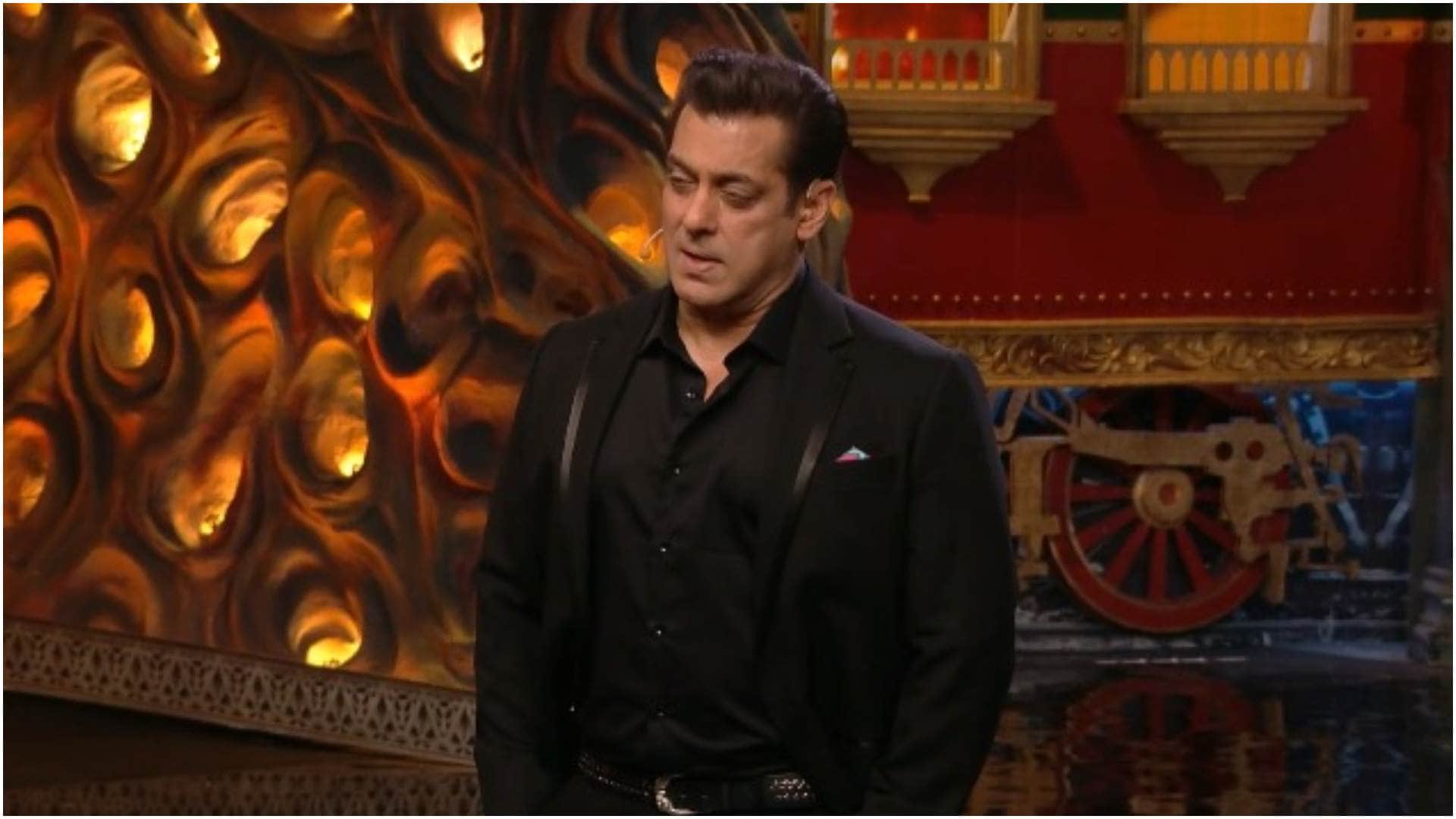 Bigg Boss 17: Salman khan outfit in grand finale actor looking handsome in black suit
