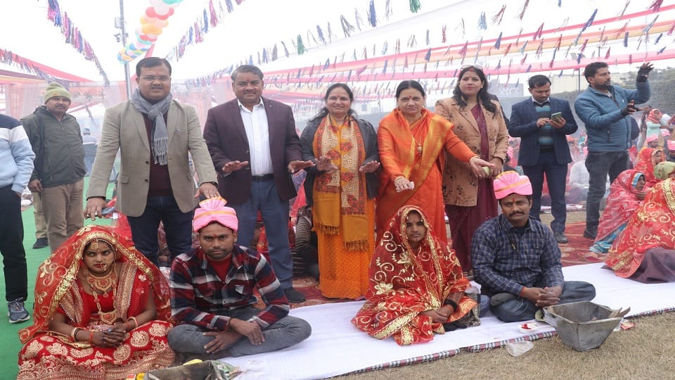 Chief Minister Samuhik Vivah in Aligarh