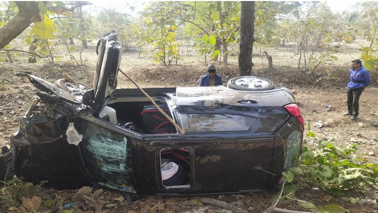 Two youths died on the spot when their speeding car went out of control and hit a tree.