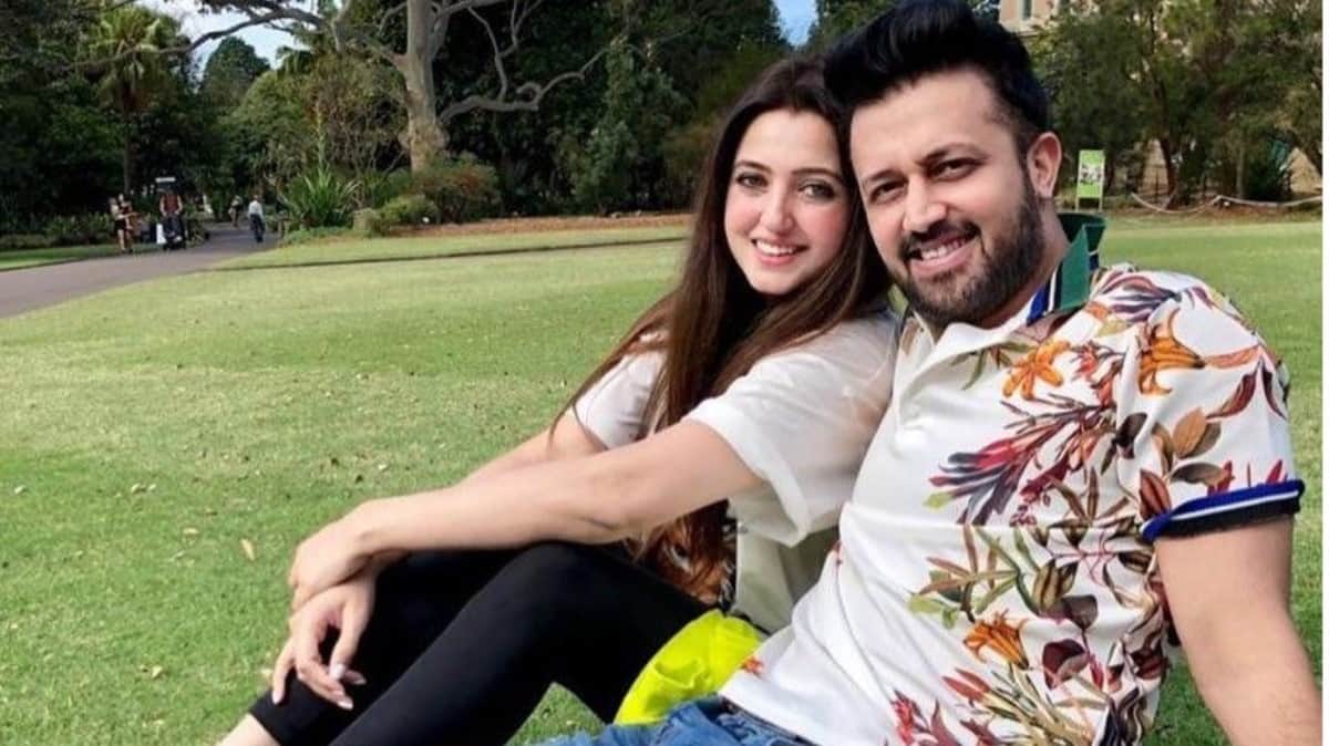 Pakistani Singer Atif Aslam makes a comeback in Hindi cinema with movie love story of 90s