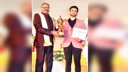 Convocation ceremony: Daughters shined on the medical field, faces lit up after receiving medals