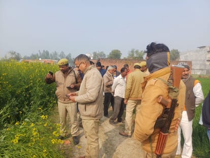 Azamgarh News: गला रेतकर युवती की हत्या, सरसों के खेत में खून से लथपथ मिला शव; जांच में जुटी पुलिस Girl murdered by slitting her throat dead body found in field in Azamgarh