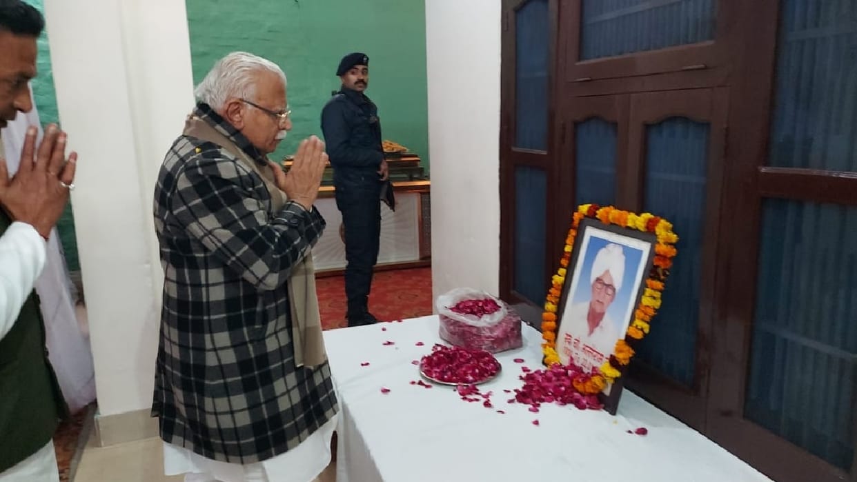 CM Manohar Lal reached Bhiwani, expressed grief over demise of Bhalleram, father of MP Dharmbir Singh