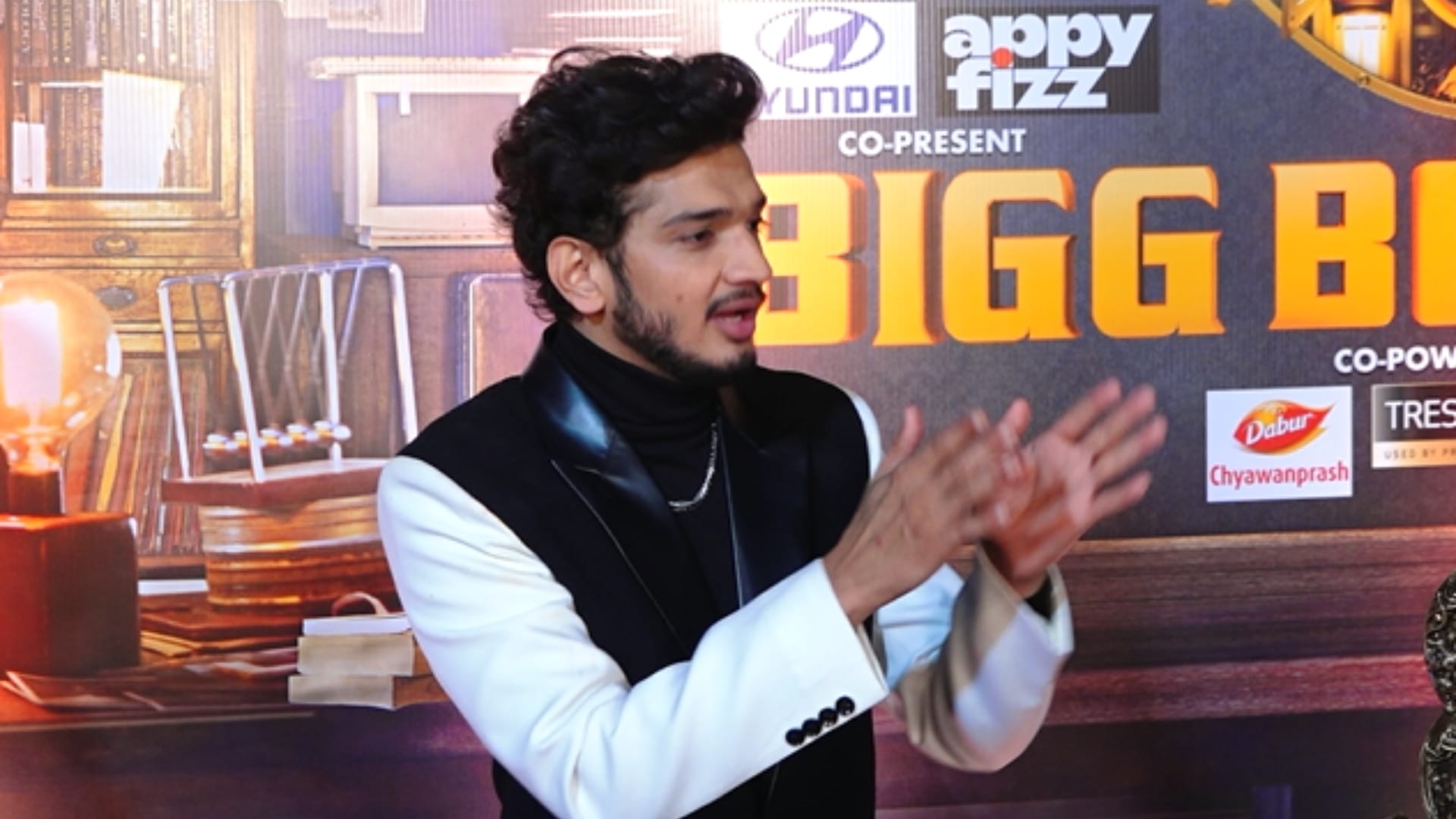 Bigg Boss 17 Winner Munawar Faruqui First interview viral on social media dedicate trophy to special one