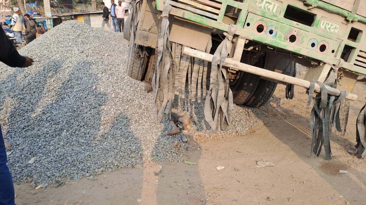 Bihar News: Four people died in a horrific road accident, truck tire suddenly exploded in Patna: E Rickshaw