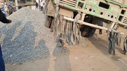 Bihar News : भीषण सड़क हादसे में चार लोगों की मौत, पटना में अचानक ट्रक का टायर ब्लास्ट हुआ फिर ऐसा हुआ Bihar News: Four people died in a horrific road accident, truck tire suddenly exploded in Patna: E Rickshaw