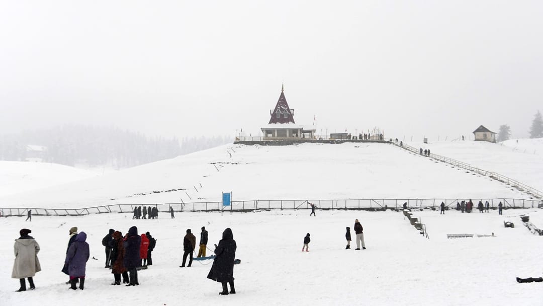 jammu kashmir: Avalanche warning in remote areas people advised to take precautions