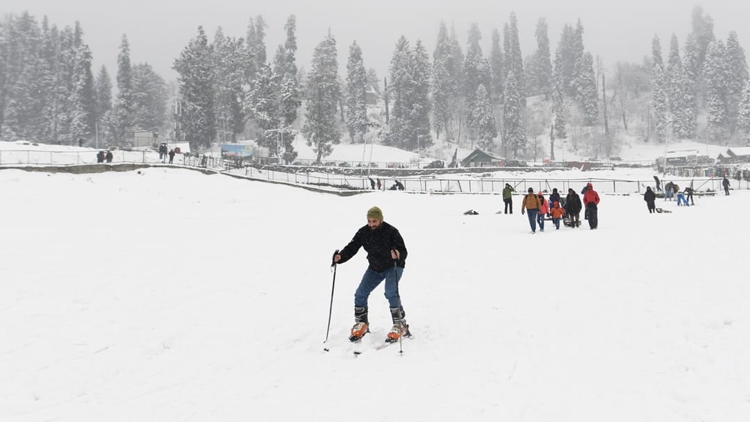 Jammu Kashmir: Gulmarg buzzes with domestic and foreign tourists after snowfall