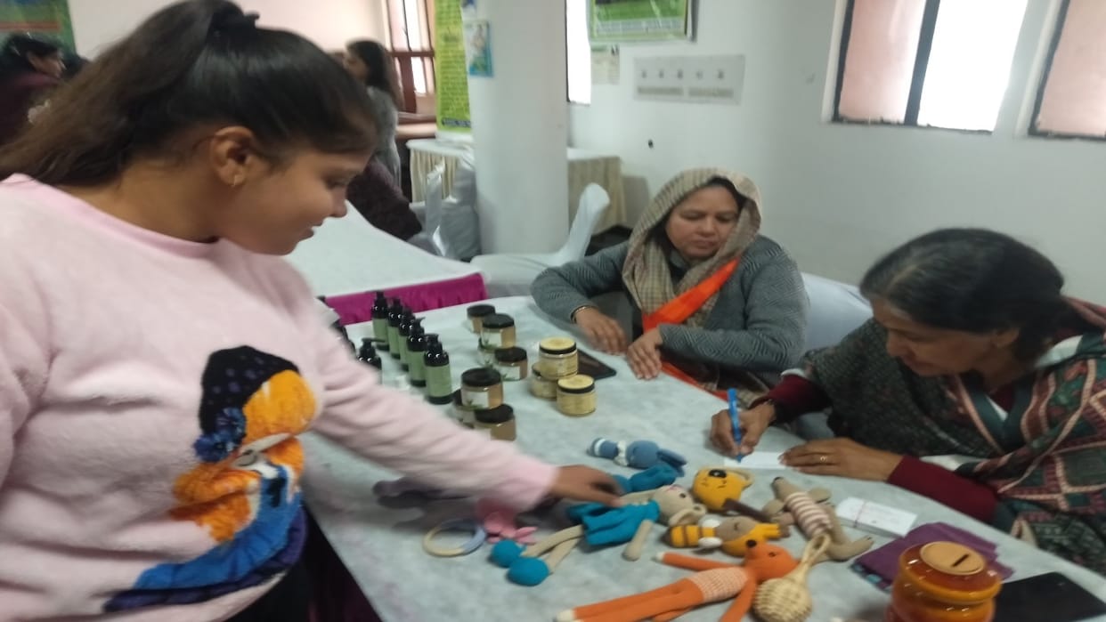 Kiran is brightening lives of women, Santosh Malhan of Hisar procures cotton from London to make toys