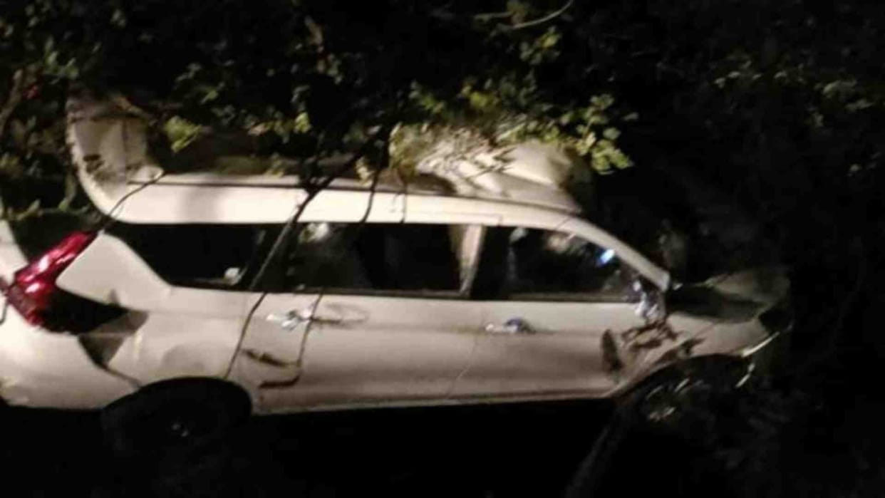 Five people injured after uncontrolled Bolero overturns in Umaria Chandia