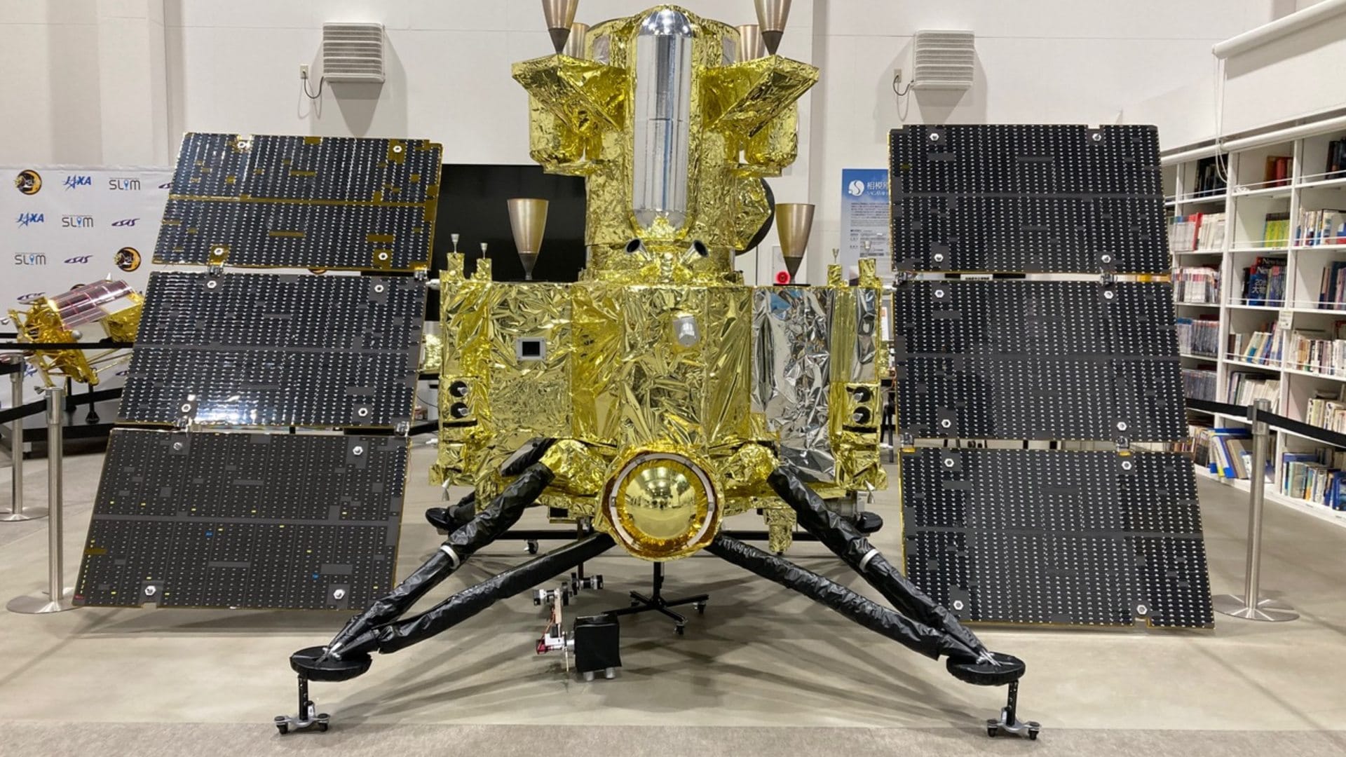 Japan Slim Mission Lander Slim Regains Power More Than A Week After Landing