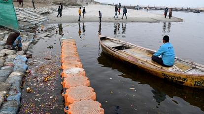 Before Mauni Amavasya, water of Ganga ghats turns black, complaint made to PM-CM