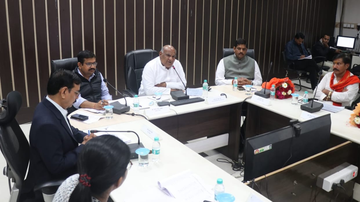 Sehore Minister Karan Singh gave instructions to stop illegal colonies and transportation of sand