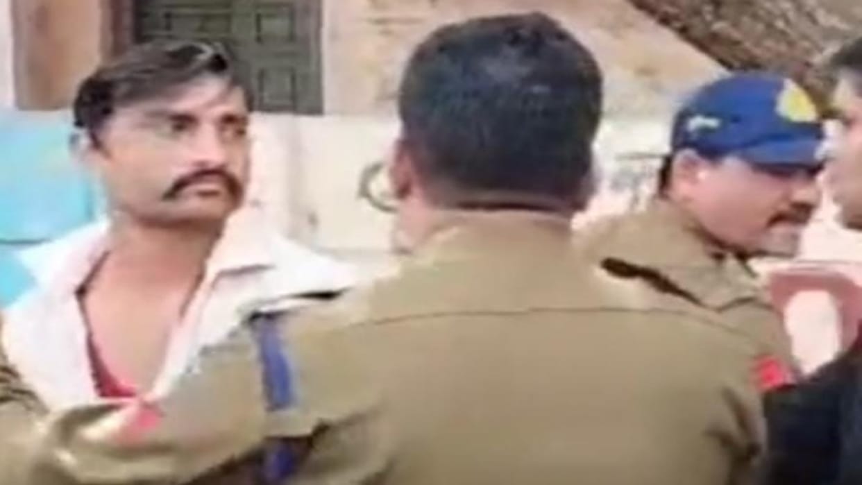 Neemuch accused was beaten up in market for molesting a minor girl