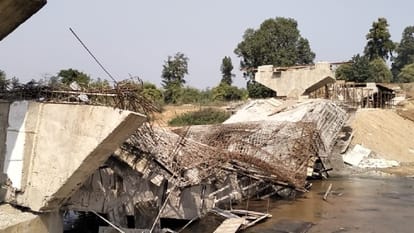 Bridge under construction collapsed in Narayanpur four workers injured