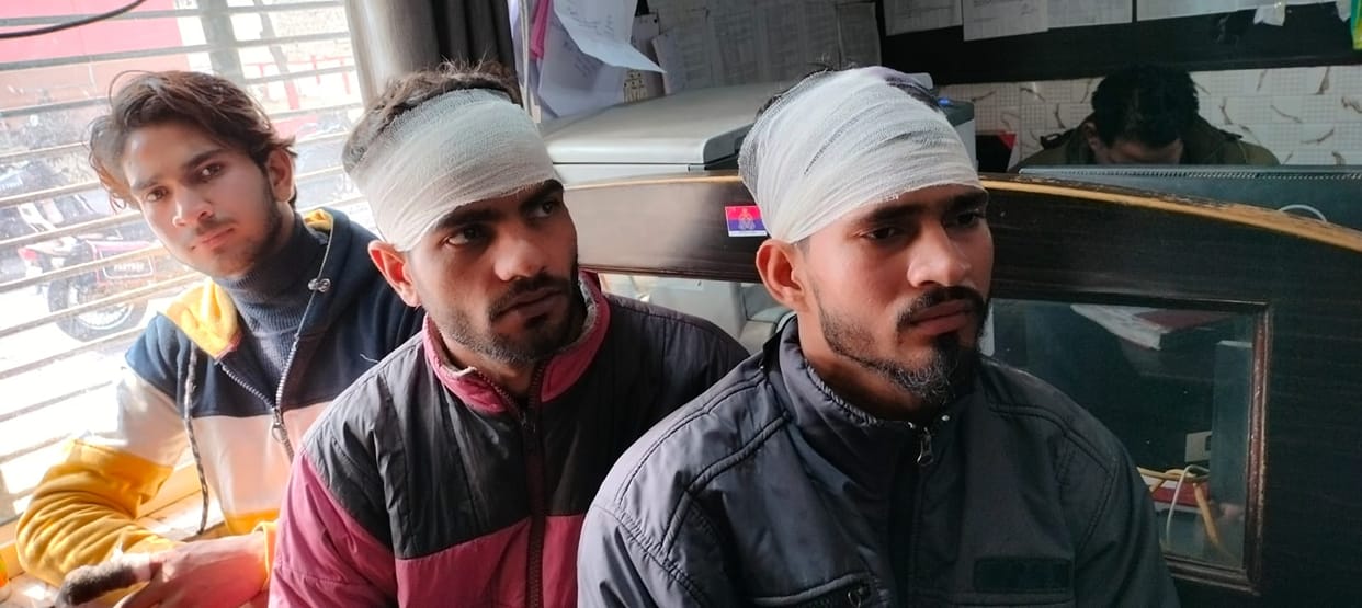 Two parties clashed during namaz in mosque in Bhawanpur of Meerut, more than six people injured